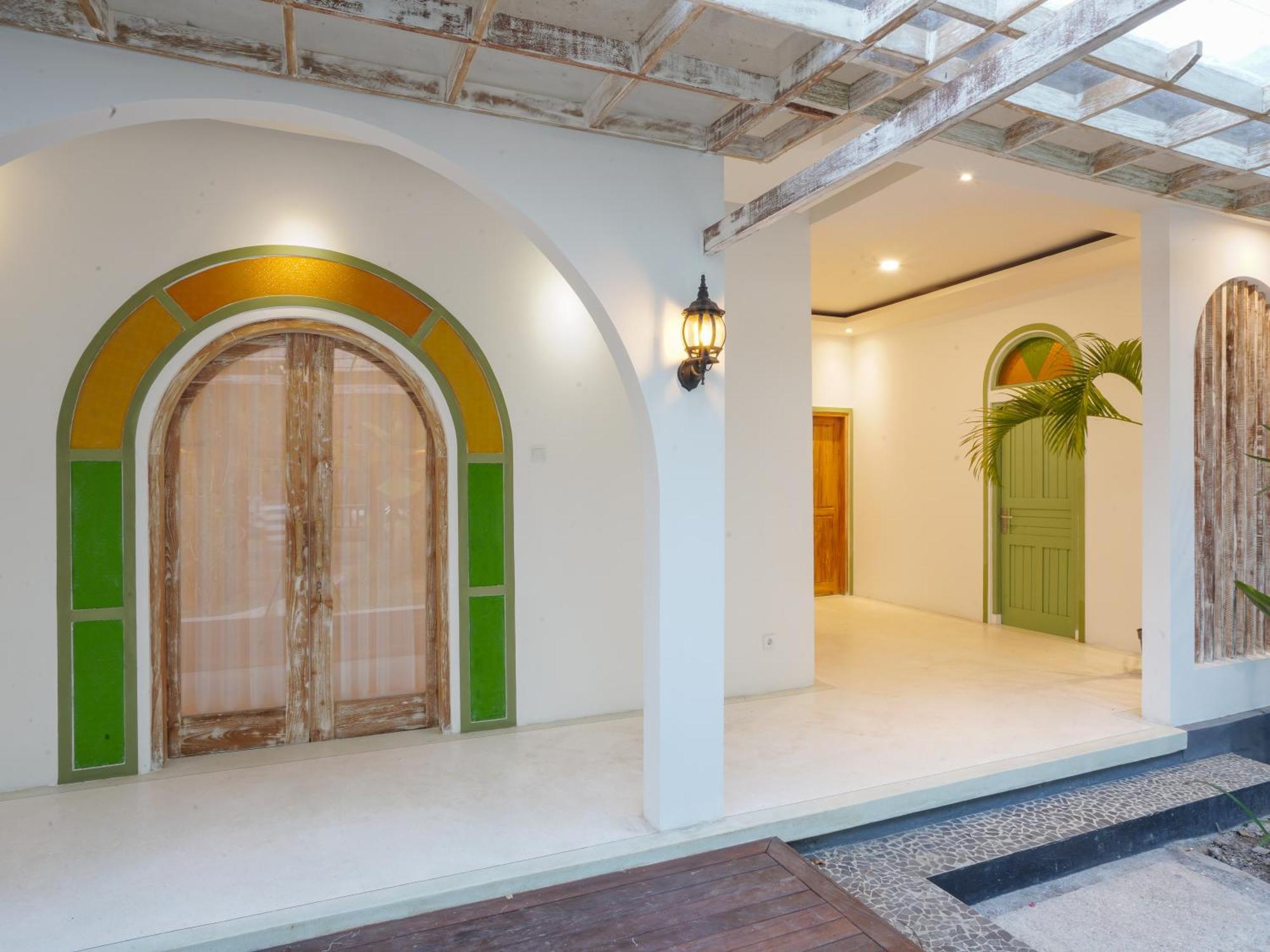 Puri Rinjani Bungalows & Hostel Kuta  ภายนอก รูปภาพ