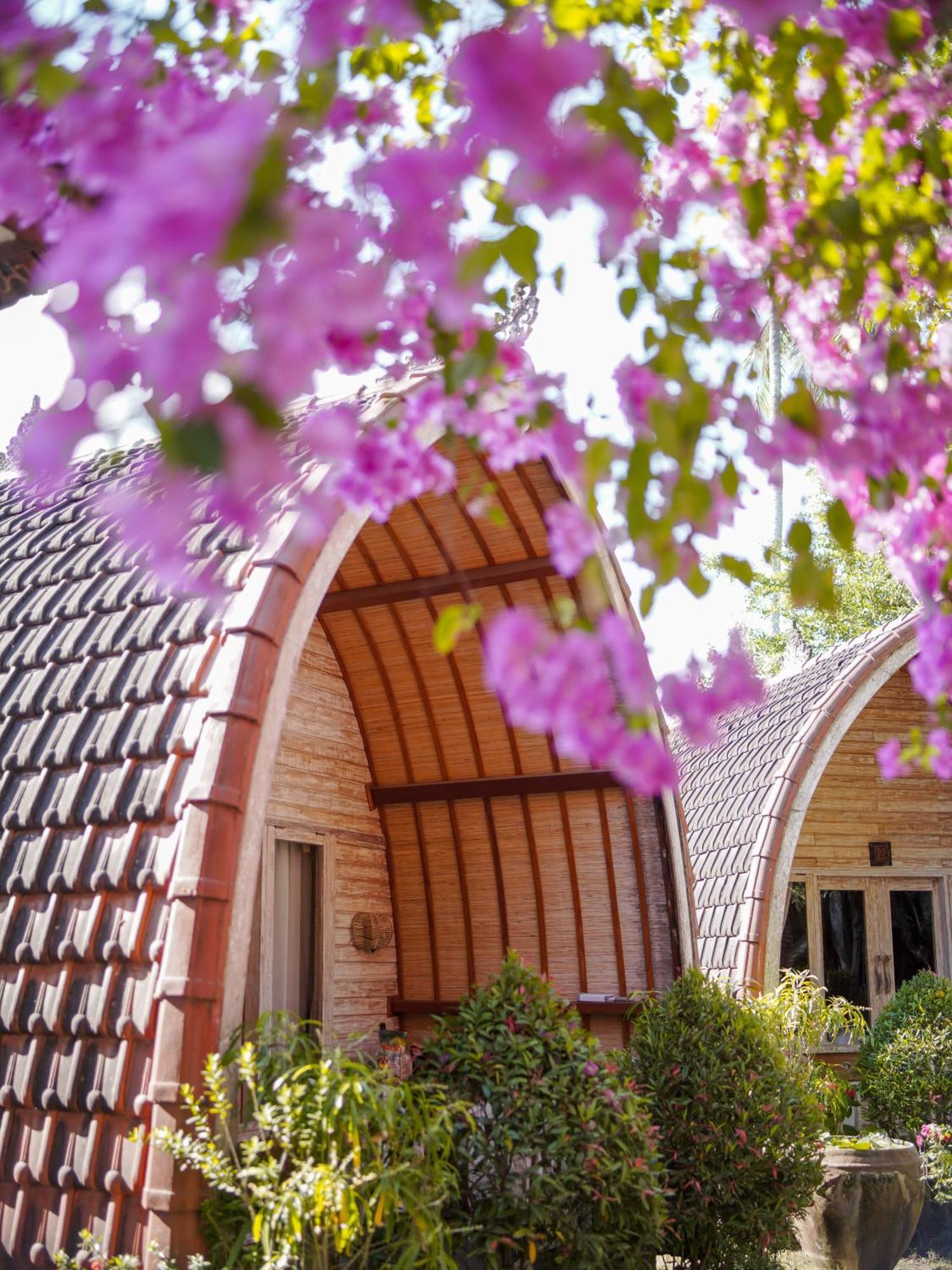 Puri Rinjani Bungalows & Hostel Kuta  ภายนอก รูปภาพ