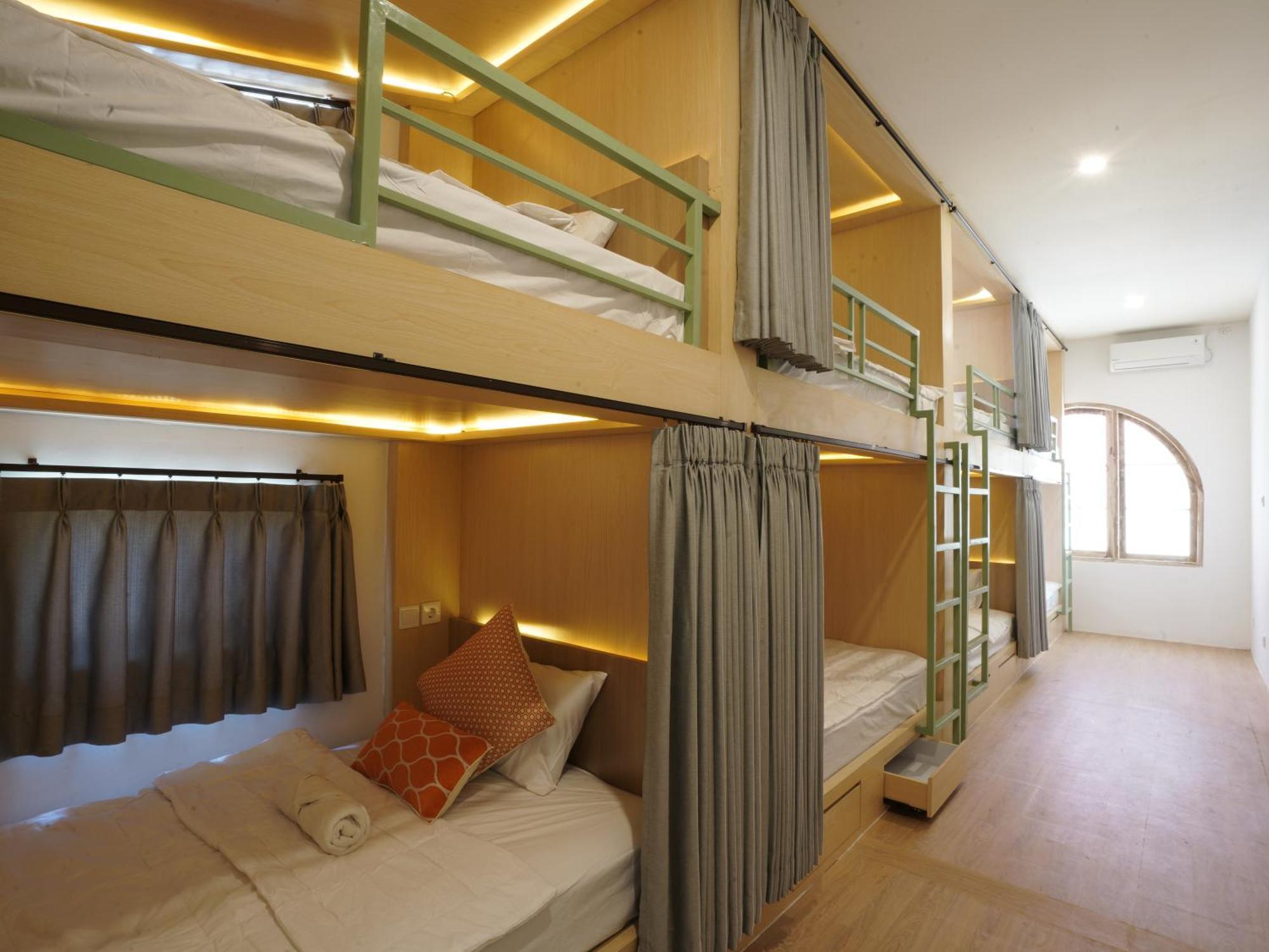 Puri Rinjani Bungalows & Hostel Kuta  ภายนอก รูปภาพ