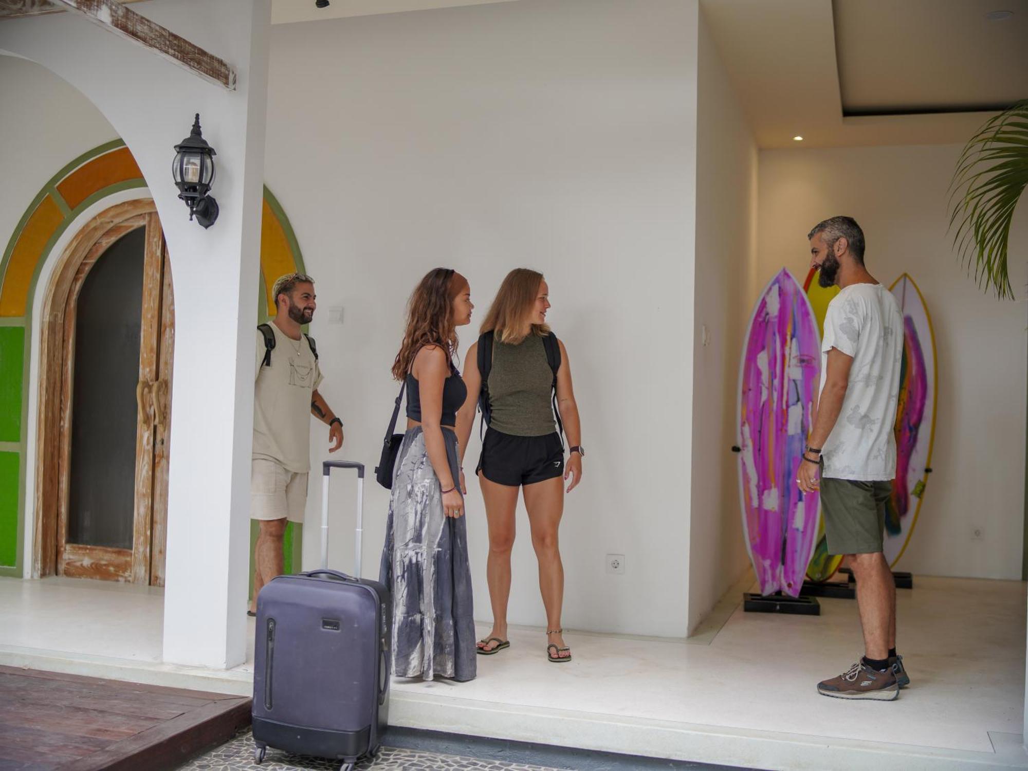 Puri Rinjani Bungalows & Hostel Kuta  ภายนอก รูปภาพ