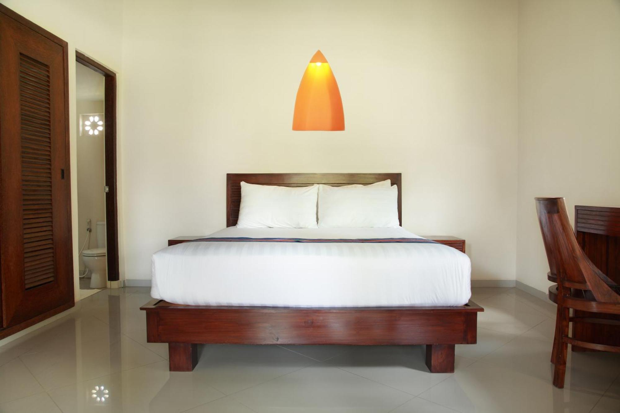 Puri Rinjani Bungalows & Hostel Kuta  ภายนอก รูปภาพ