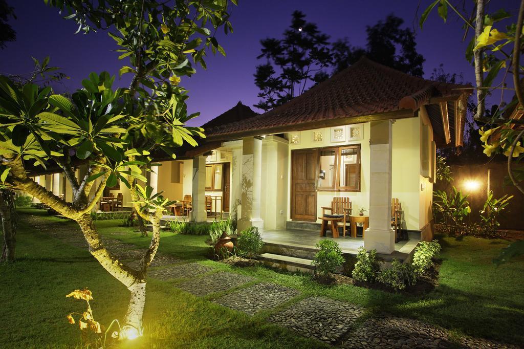 Puri Rinjani Bungalows & Hostel Kuta  ภายนอก รูปภาพ